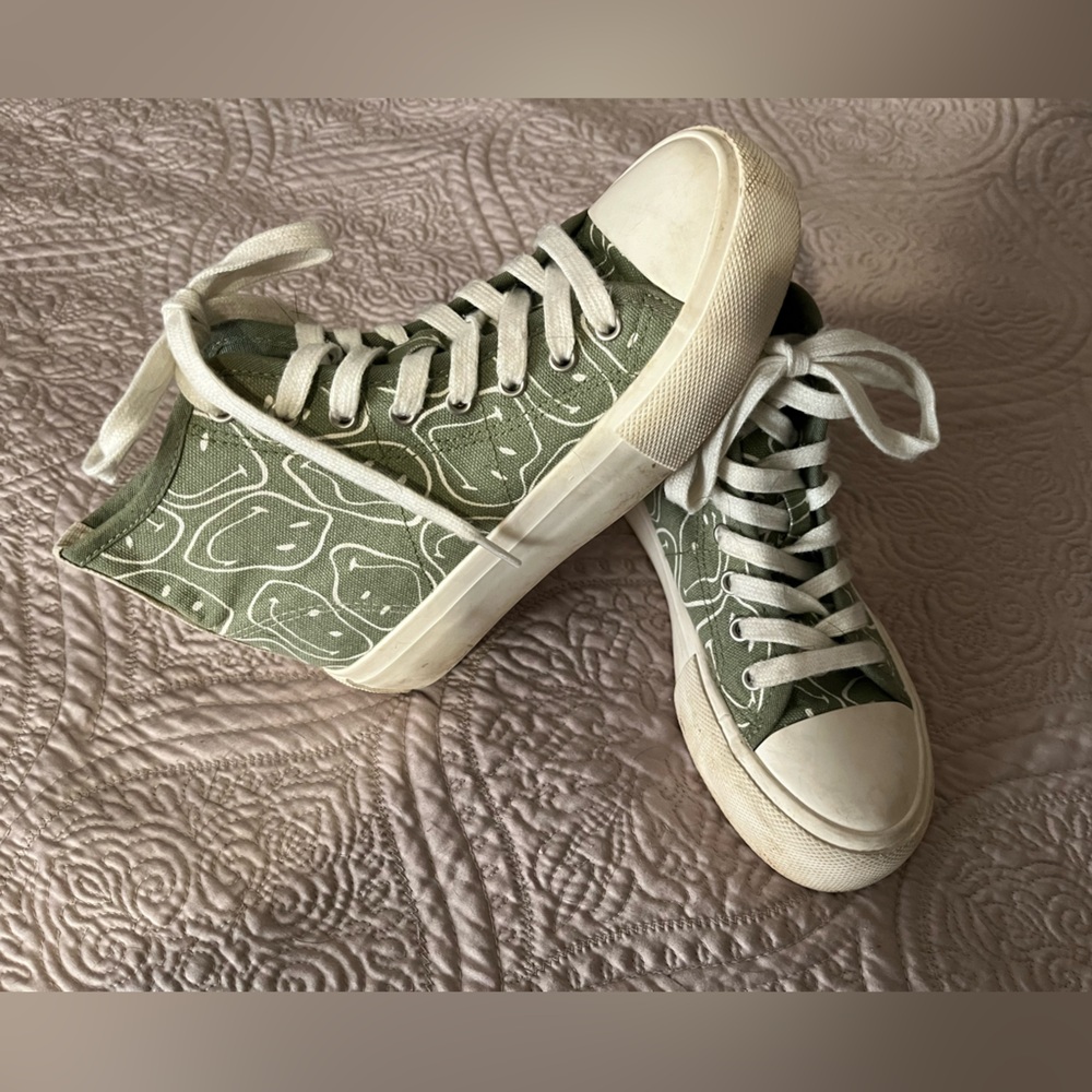 Olive Green Smiley High-Top Sneakers Size 5 - Picture 3 of 9